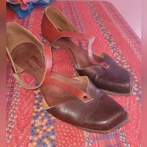 Cyd Woq Liquid Vintange Kitten Heels